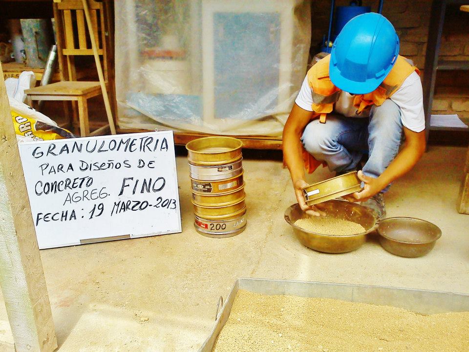 ANÁLISIS DE AGREGADOS 